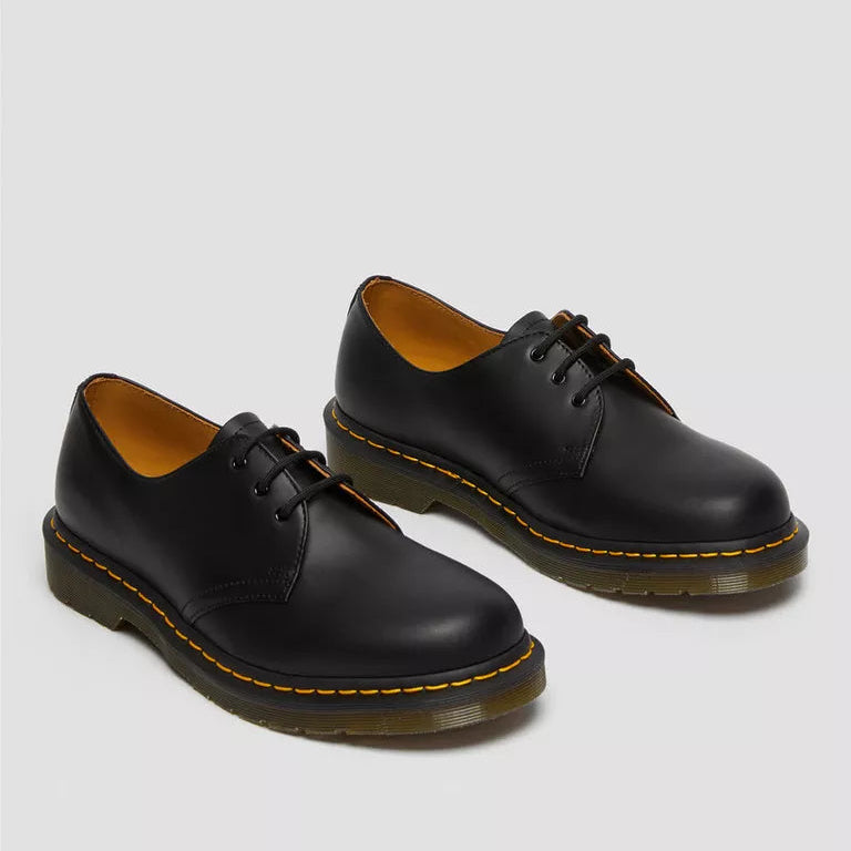 11838002 stringate dr.martens