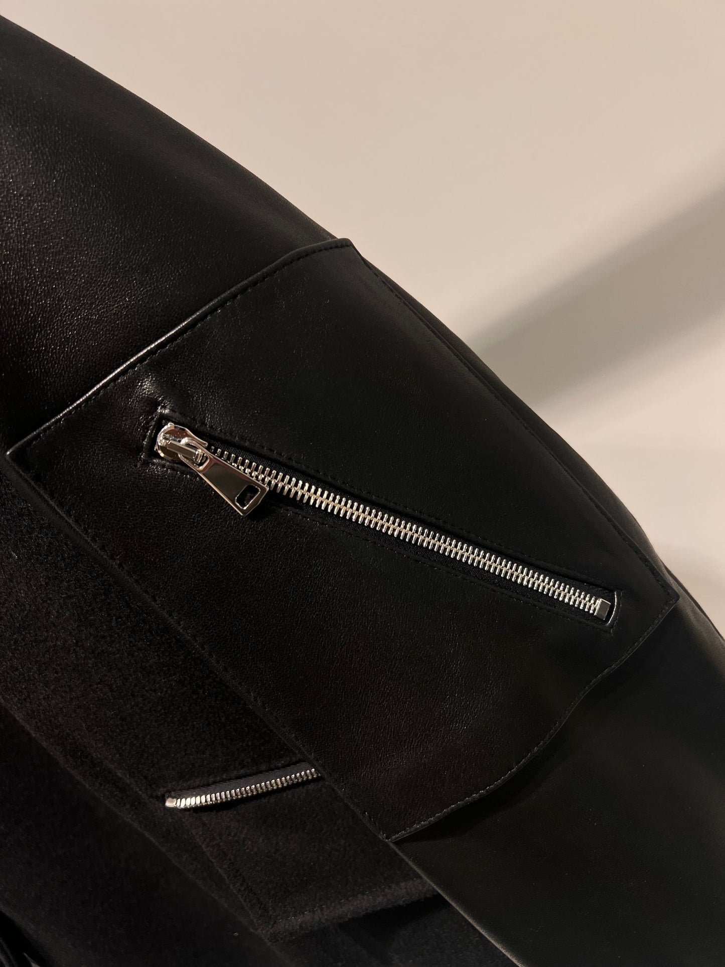 Bomber in panno con maniche in pelle