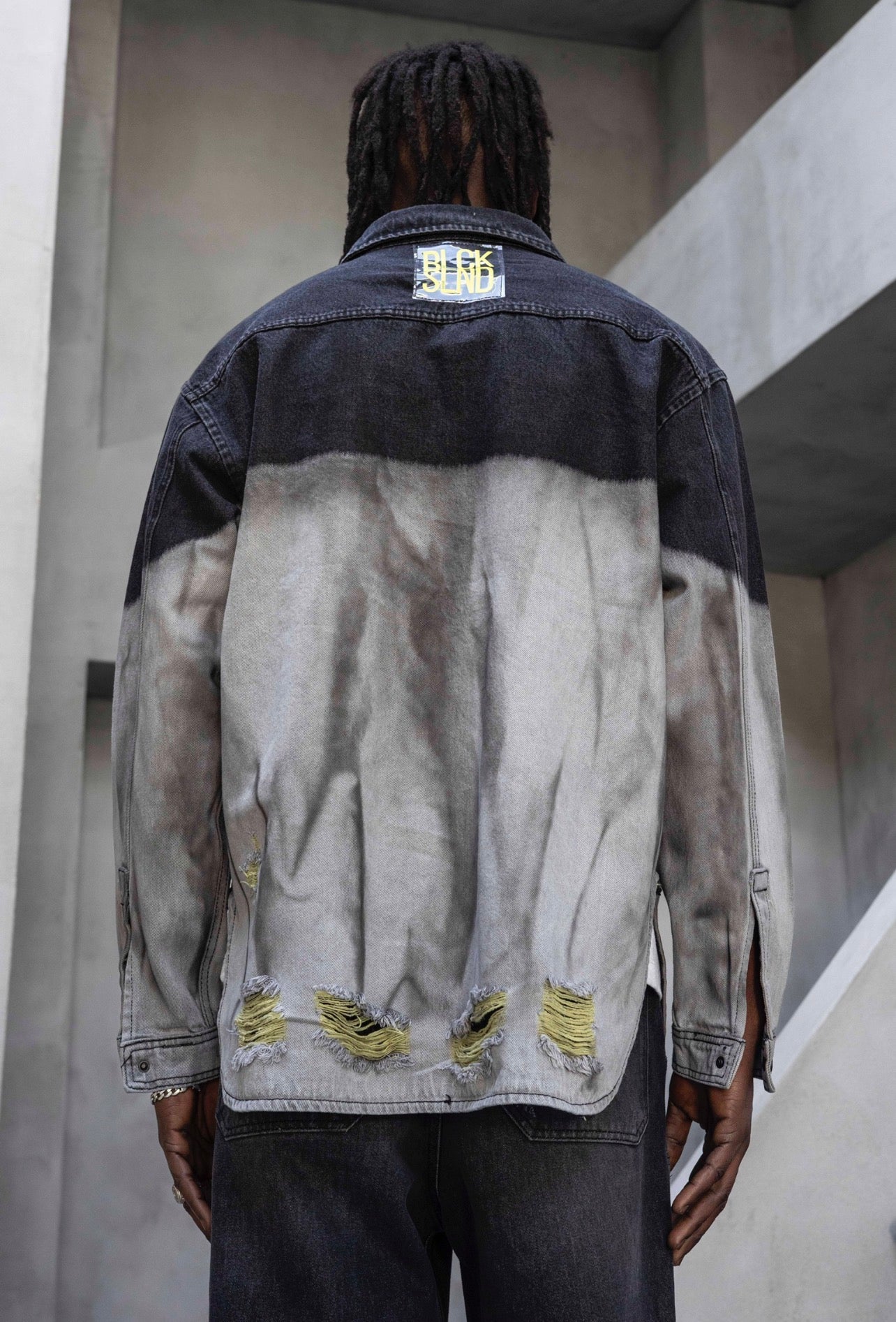 Overshirt con strappi gialli