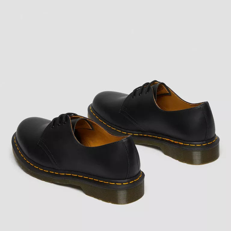 11838002 stringate dr.martens