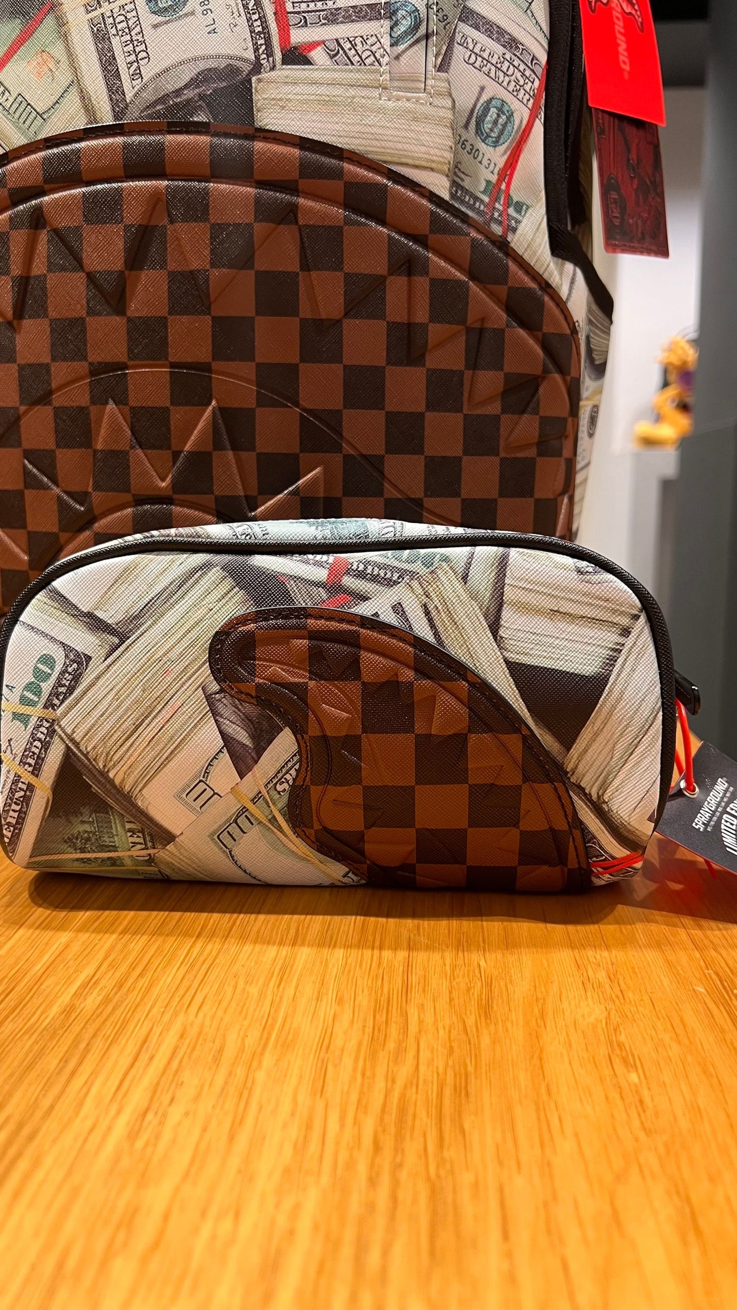 MONEY BANKS POUCH