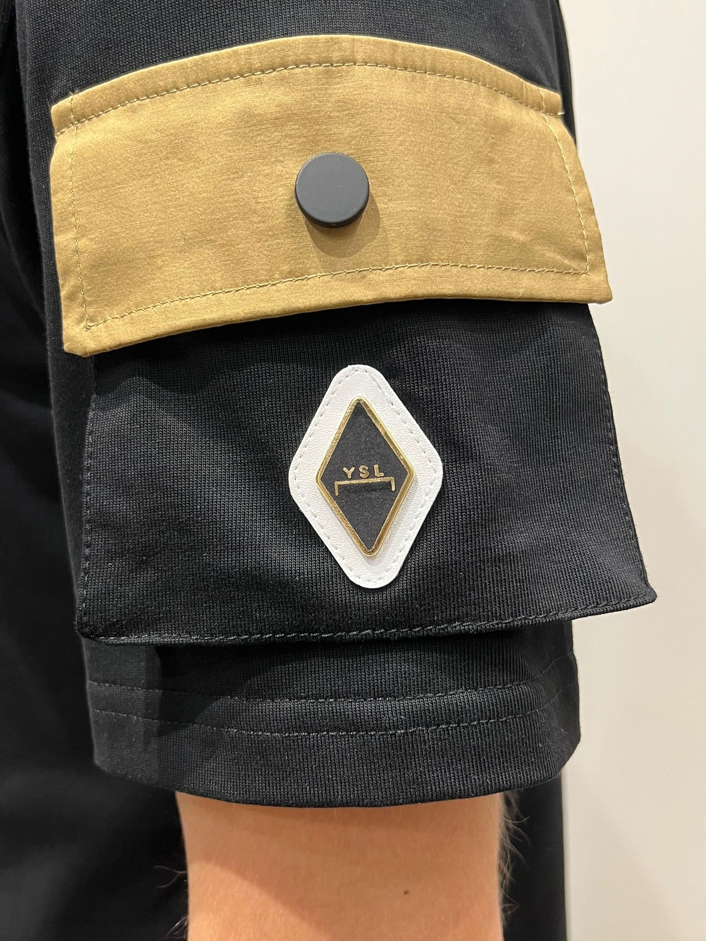 T-SHIRT patch spalla