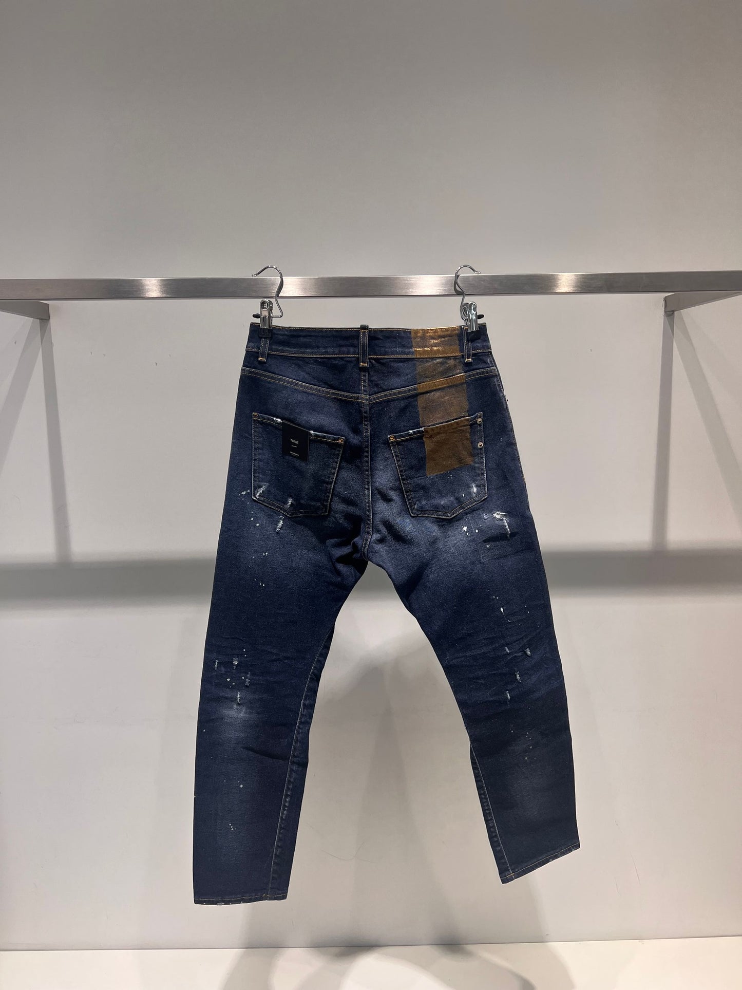 Denim torsion con roture e fascia dorata