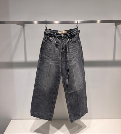 Denim a gamba larga con cinturino