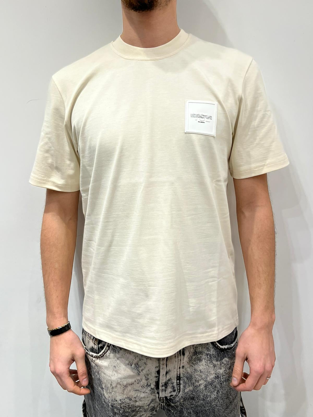 T-SHIRT PATCH SUL CUORE