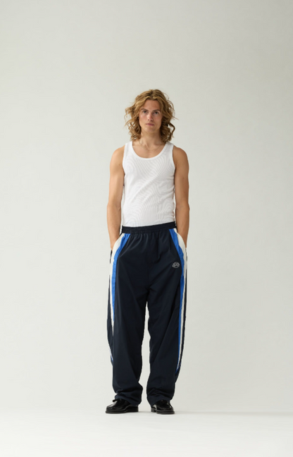 TRACK PANTS NIGHT