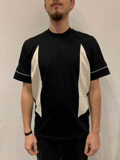 T-SHIRT CON PROFILO SULLA SPALLA