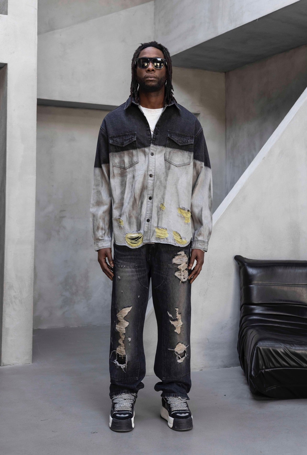 Overshirt con strappi gialli