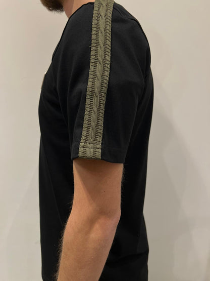 T-SHIRT PATCH SUL CUORE