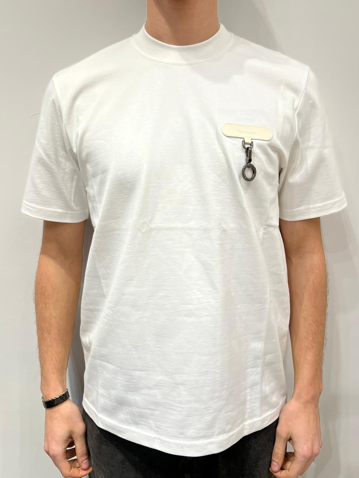 T-SHIRT CON CIONDOLO