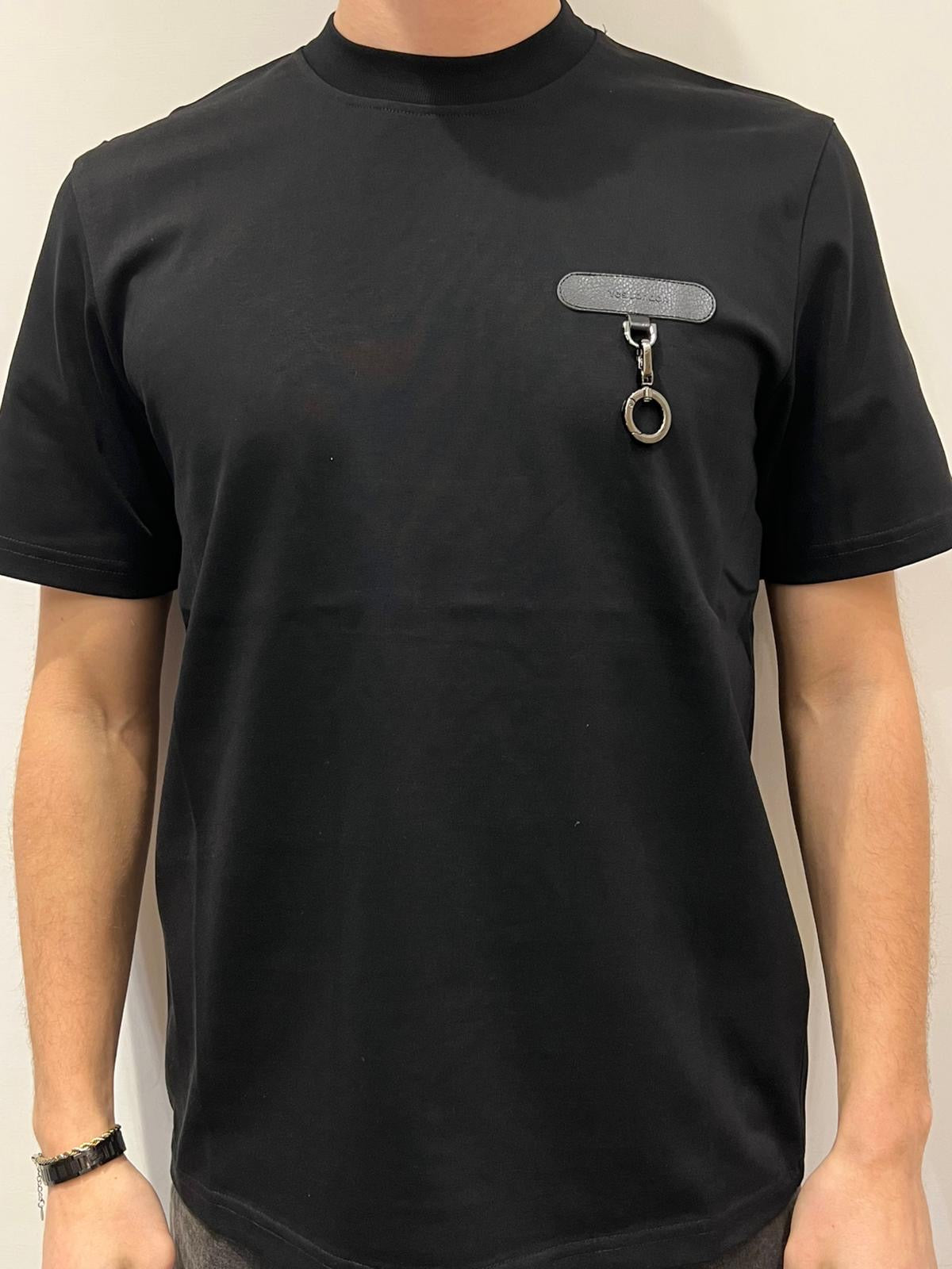 T-SHIRT CON CIONDOLO