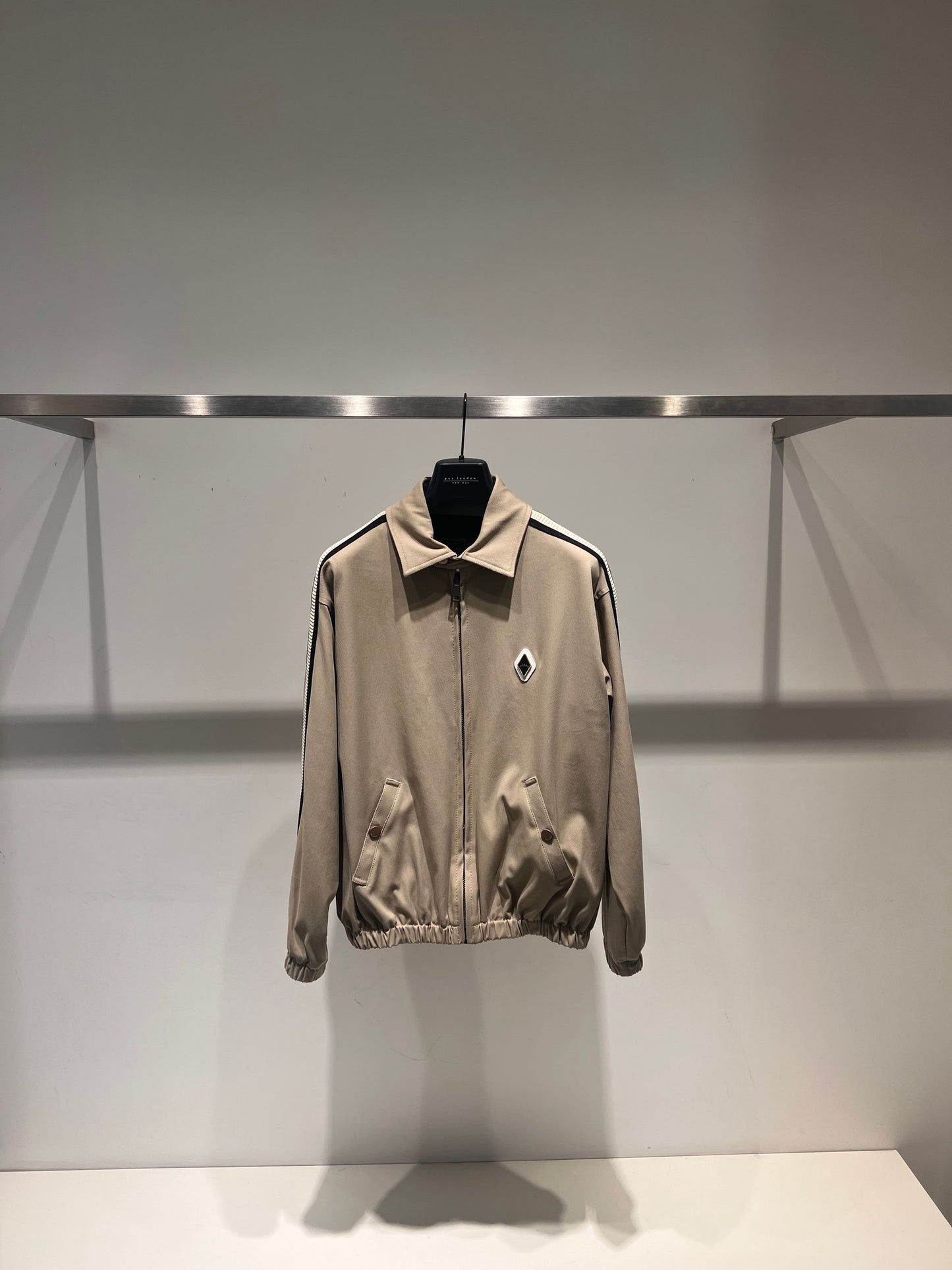 Giubbotto in cotone con bande