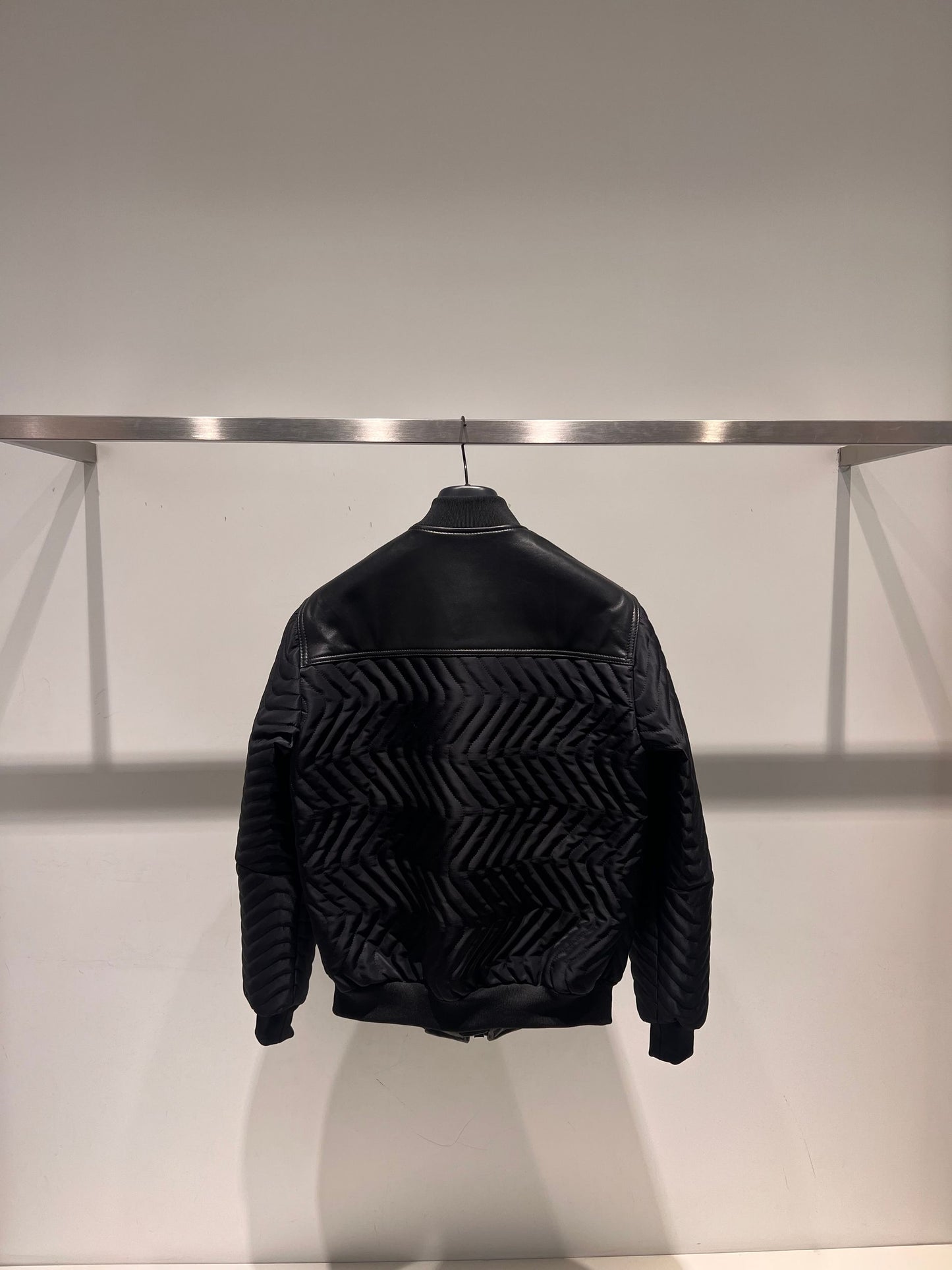 Bomber nylon e pelle con trapunta a onde