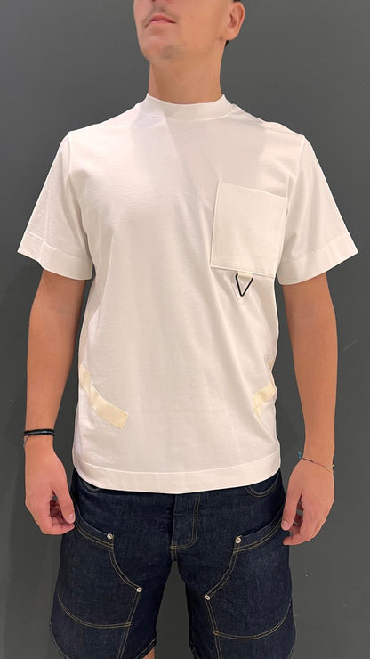 T-SHIRT CON STRISCIA SUL RETRO