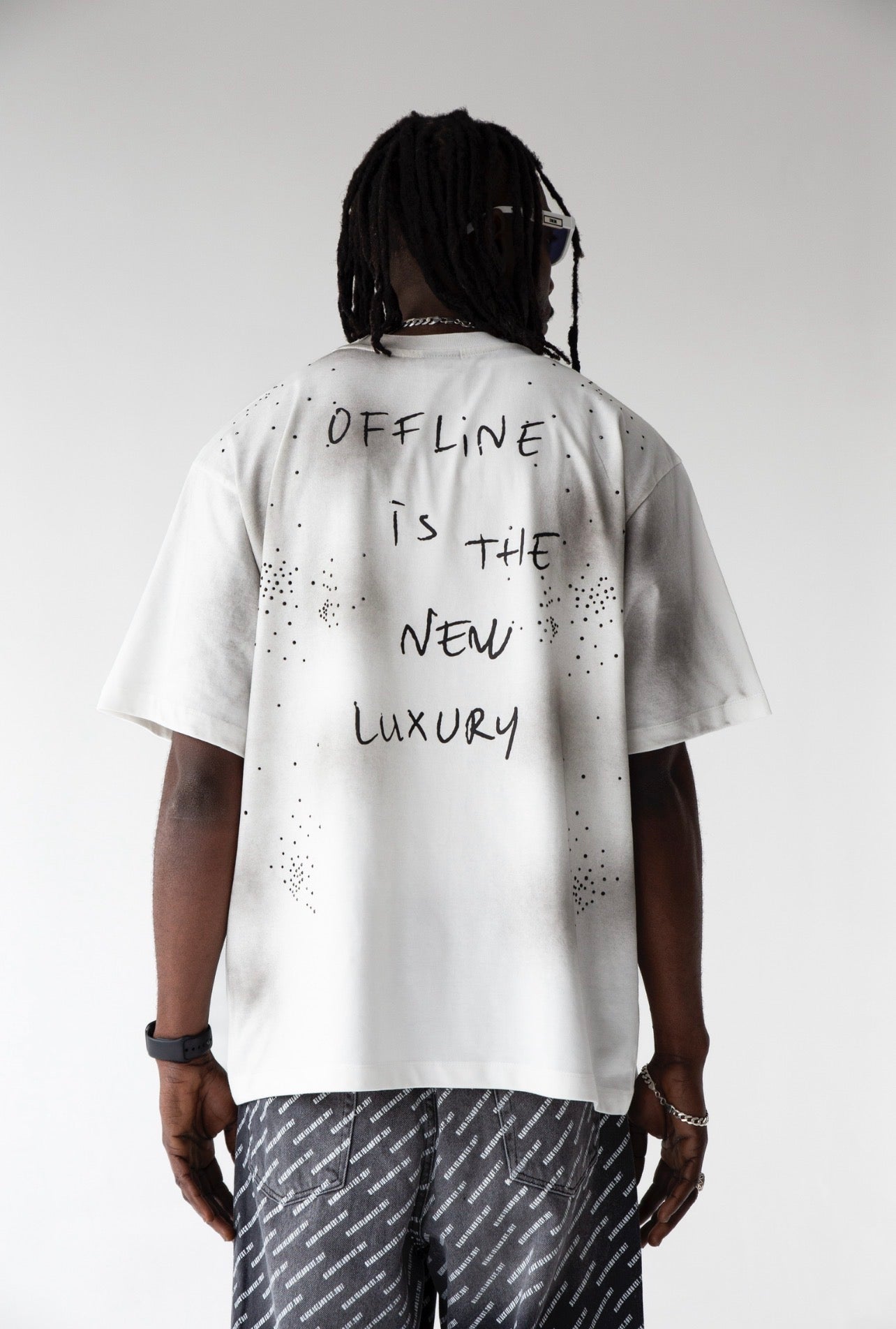 T-shirt OFFLINE con strass