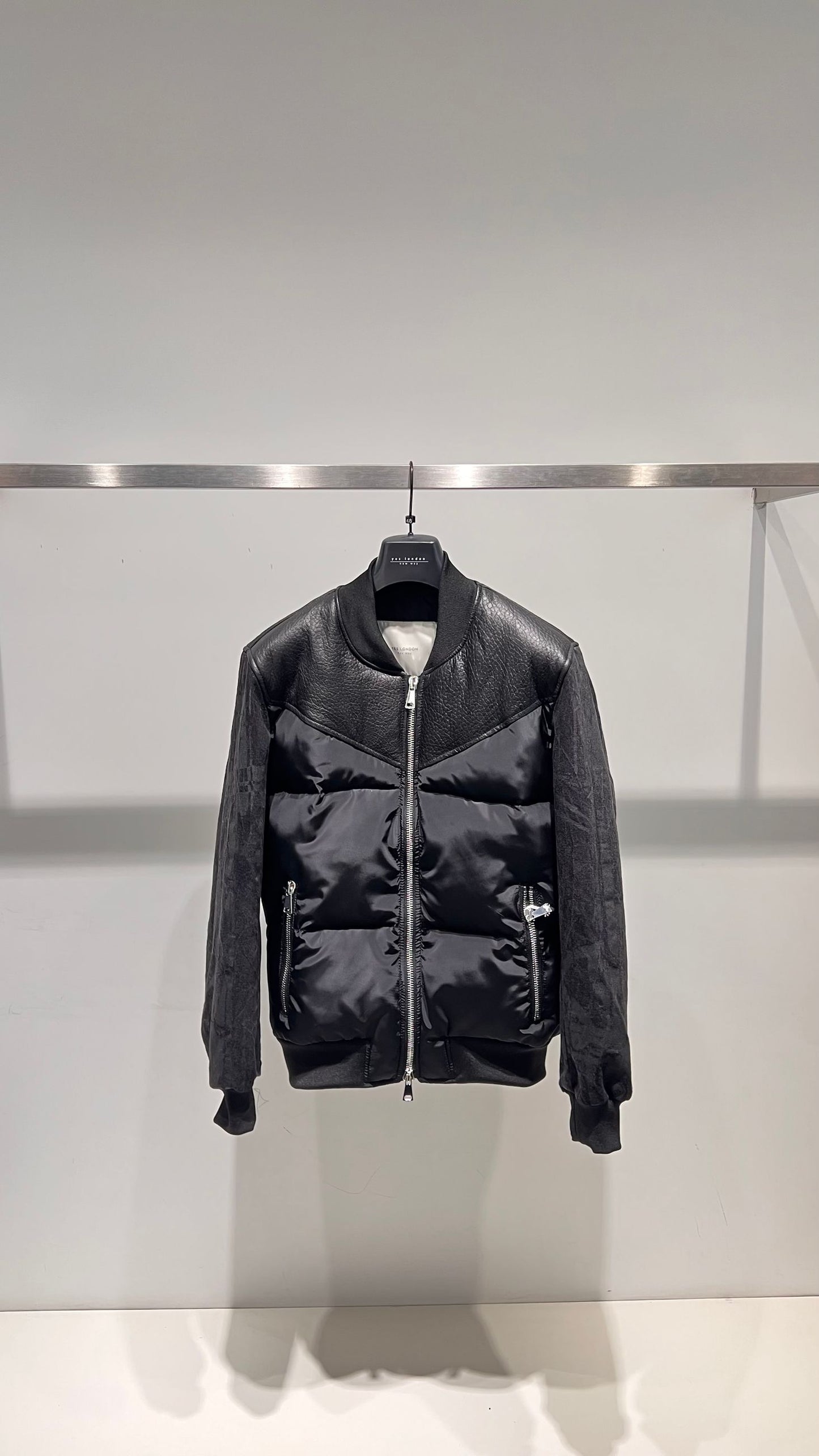 Bomber con carrè in pelle martellata