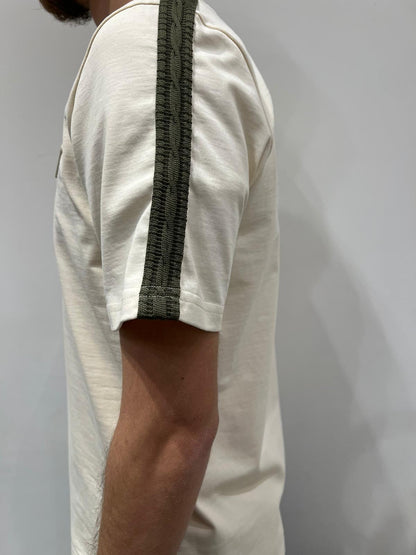 T-SHIRT PATCH SUL CUORE