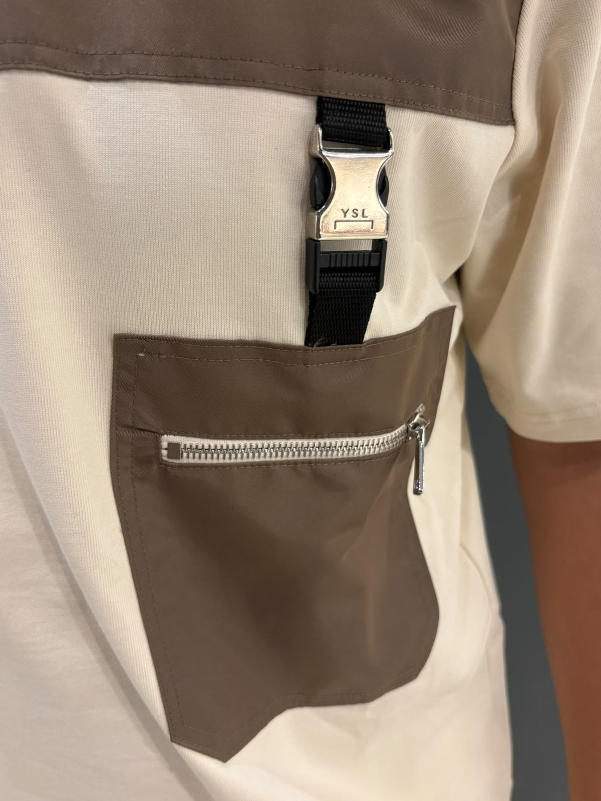 T-SHIRT ZIP