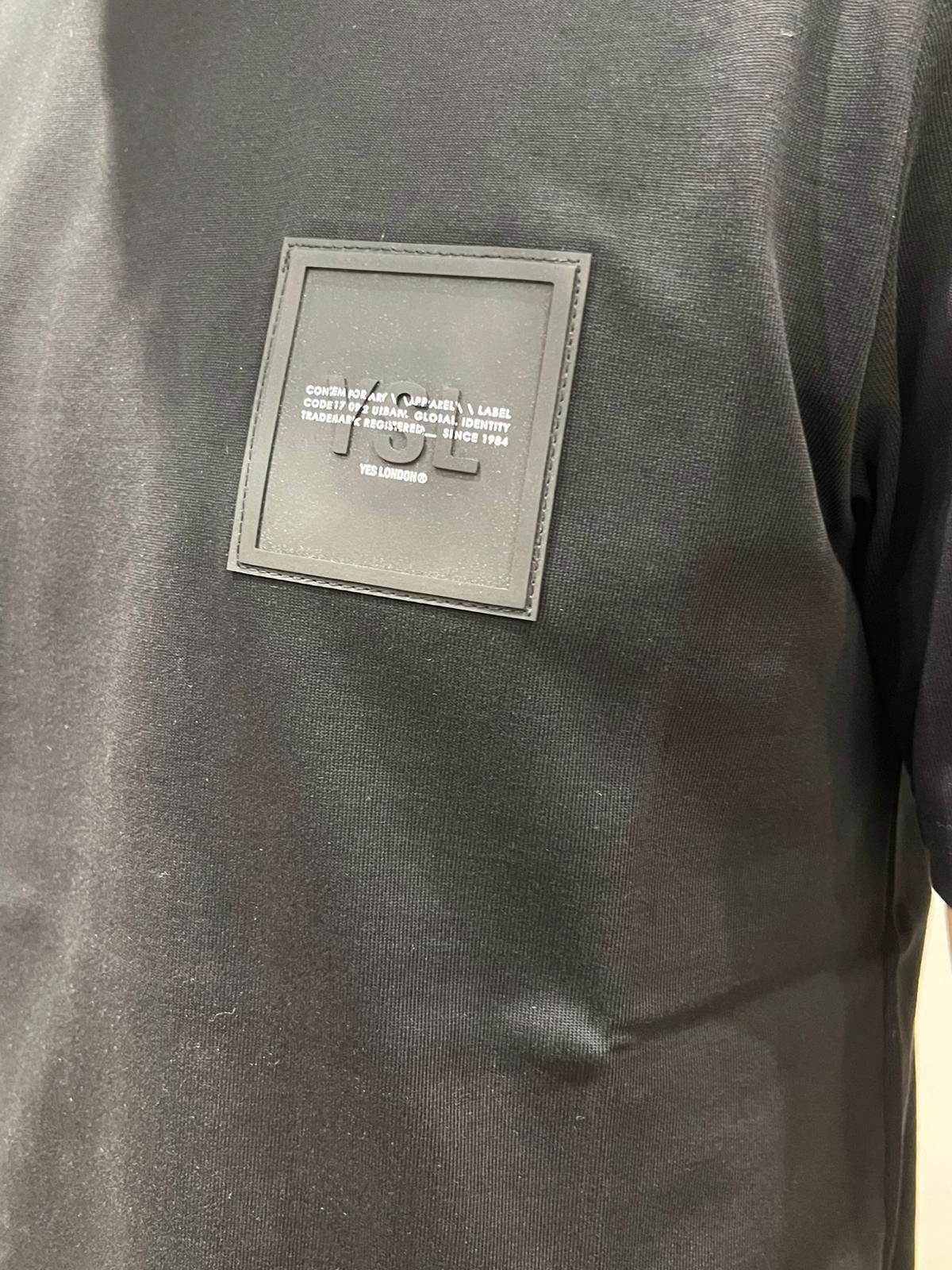 T-SHIRT PATCH SUL CUORE