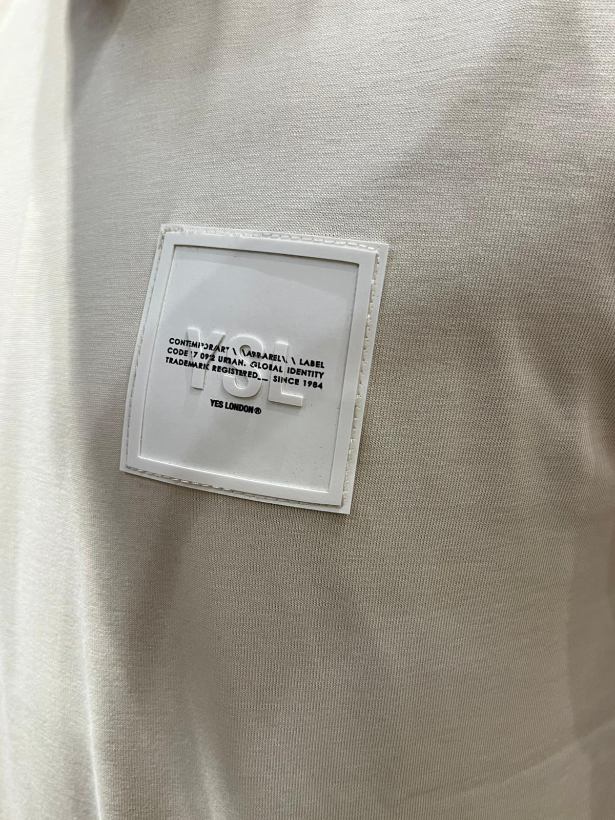 T-SHIRT PATCH SUL CUORE
