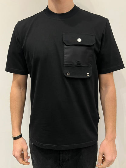 T-SHIRT CON TASCA