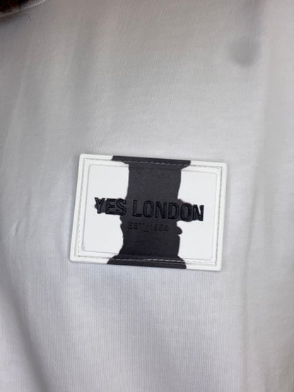 T-SHIRT CON PATCH BIANCO E NERO