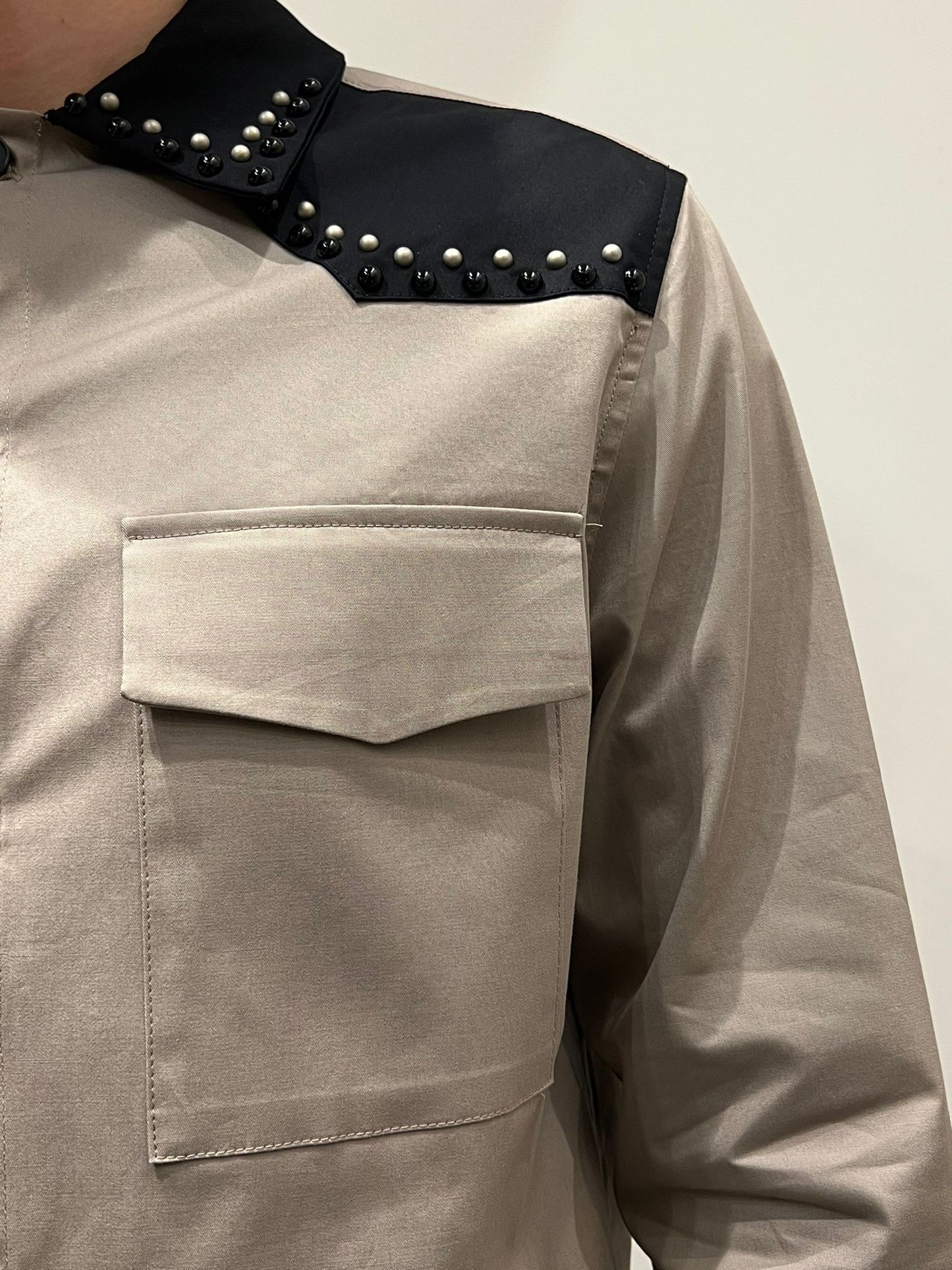 OVERSHIRT CON BORCHIE