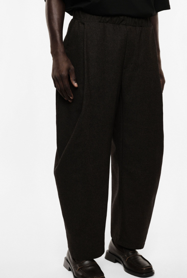 PANTALONE MORO CON FONDO AMPIO