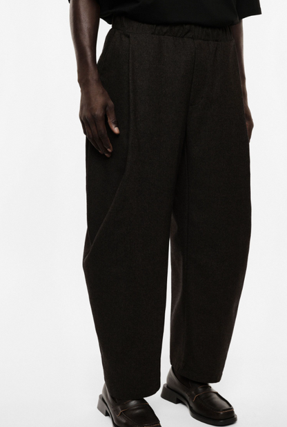 PANTALONE MORO CON FONDO AMPIO