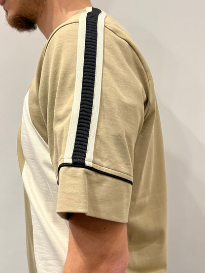 T-SHIRT CON PROFILO SULLA SPALLA