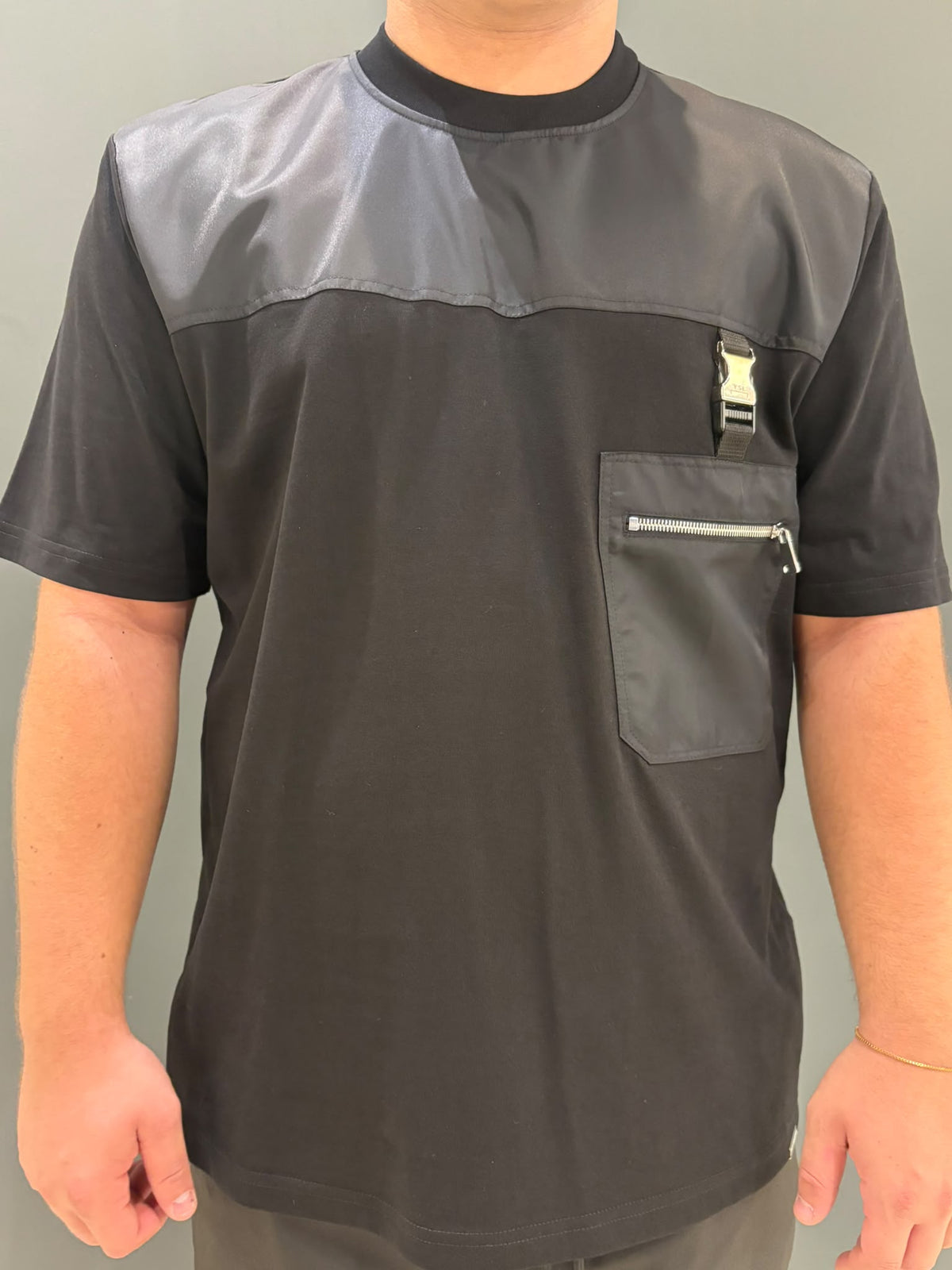 T-SHIRT ZIP