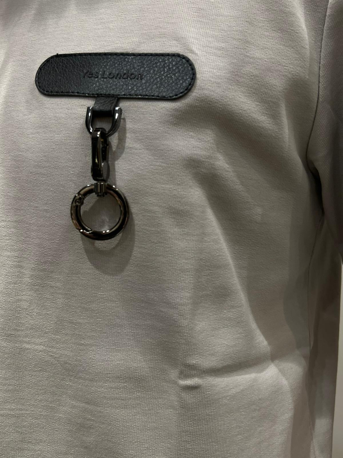 T-SHIRT CON CIONDOLO