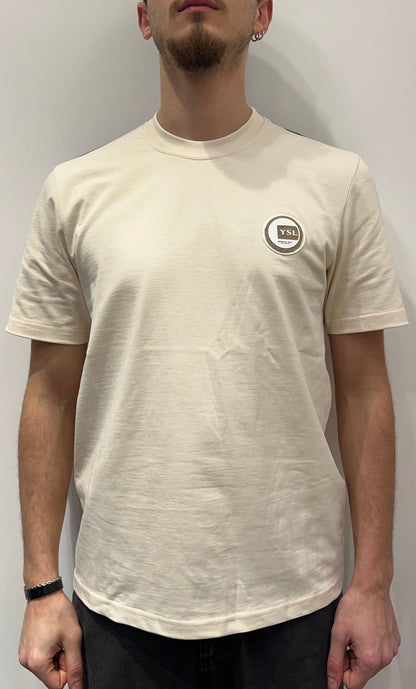 T-SHIRT CON PATCH ROTONDO