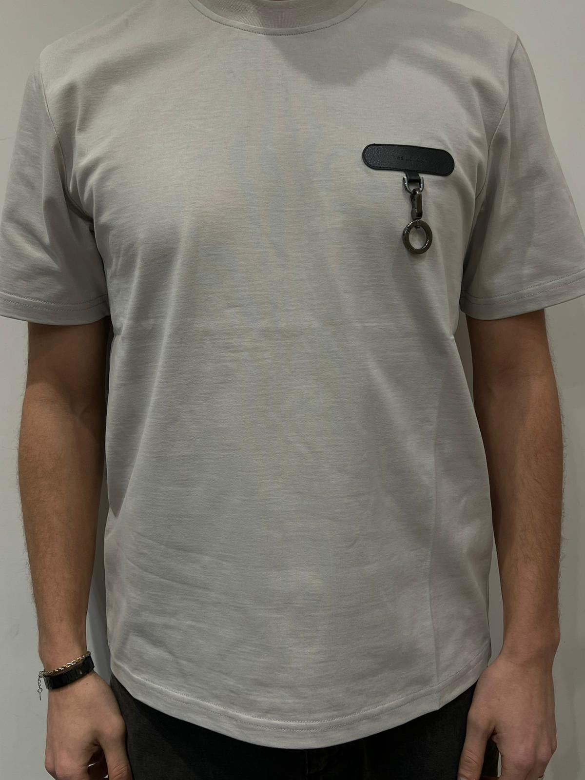 T-SHIRT CON CIONDOLO