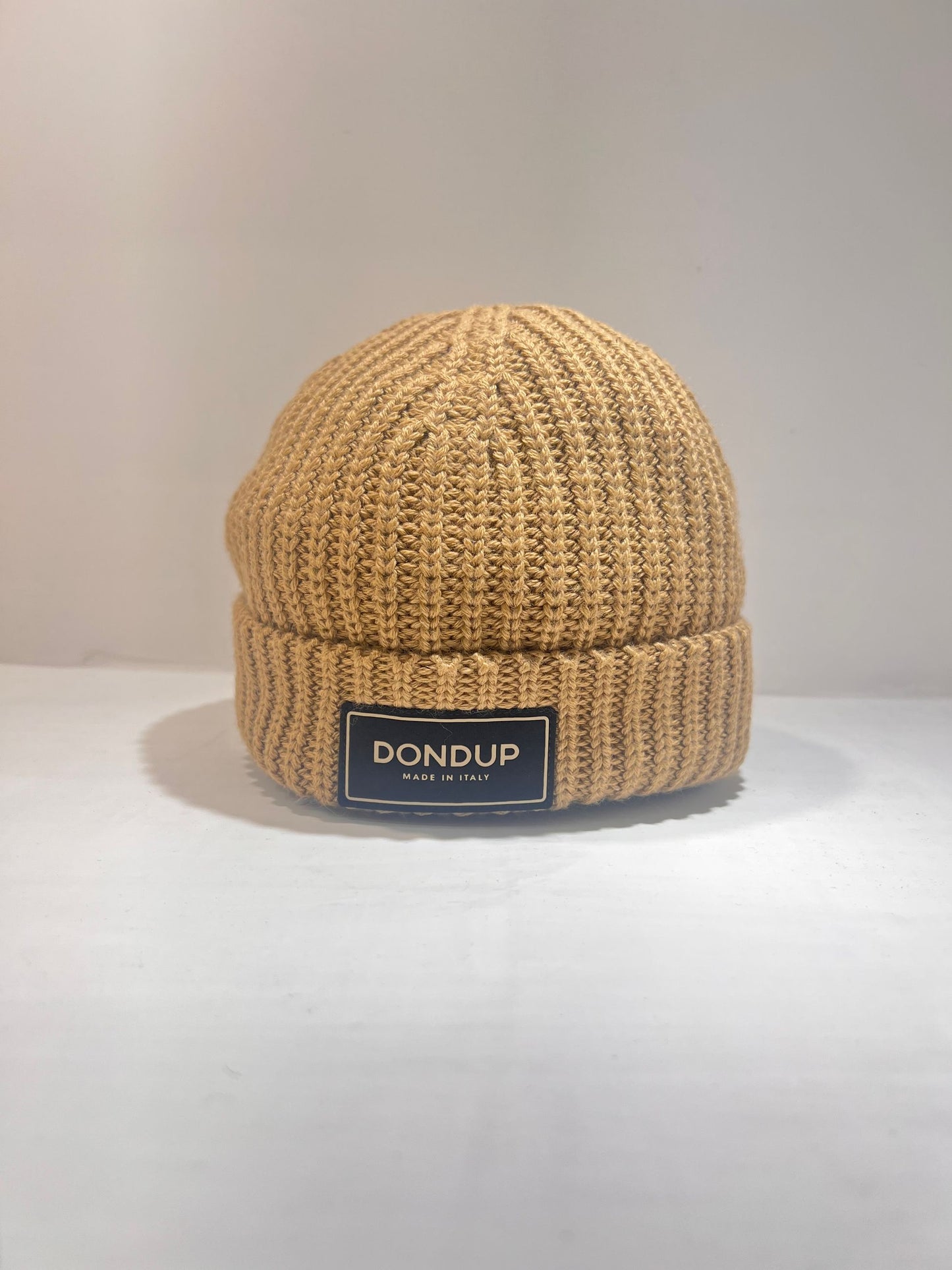 Cappello cuffia in lana con patch