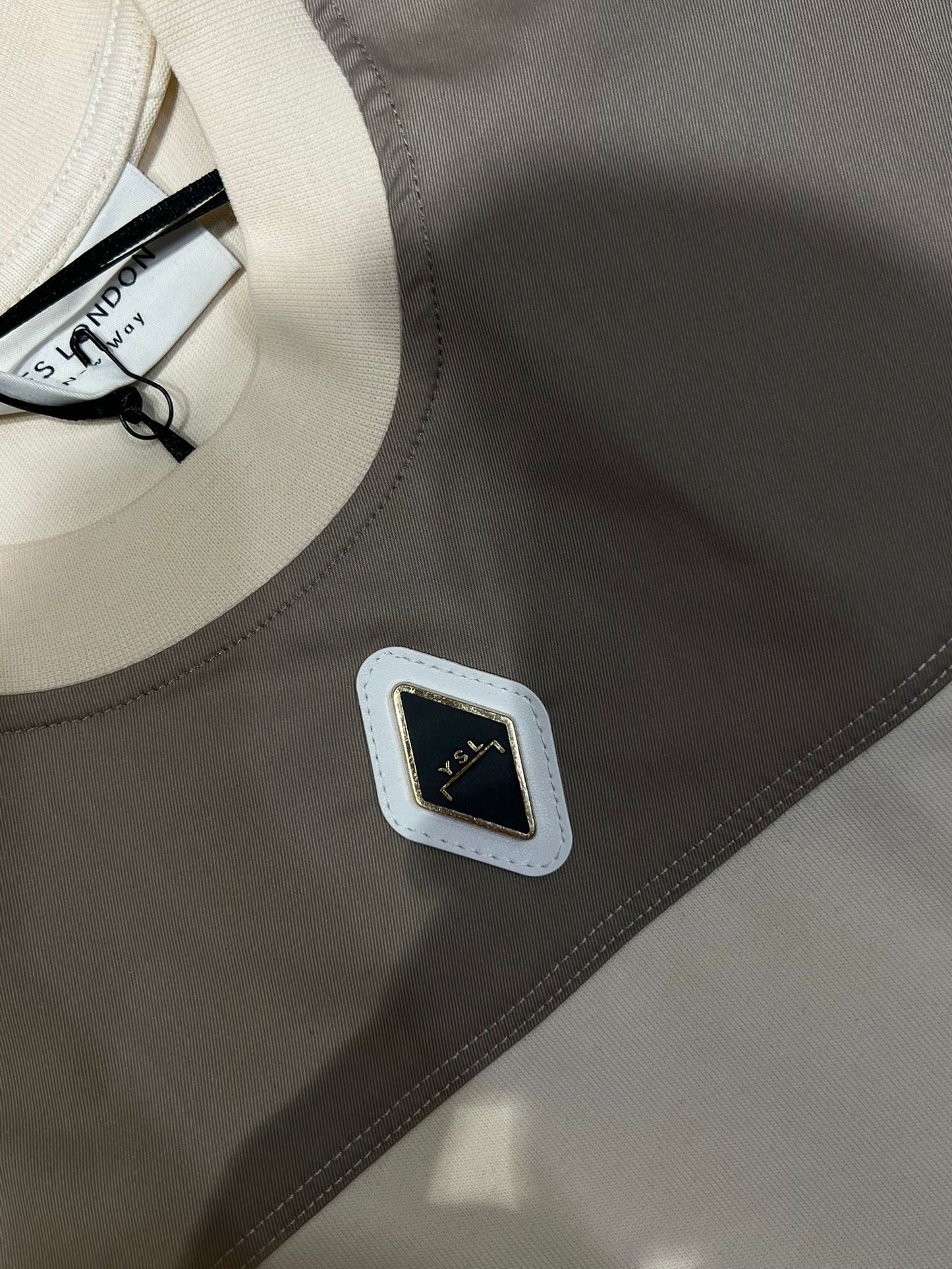 T-SHIRT CARRE
