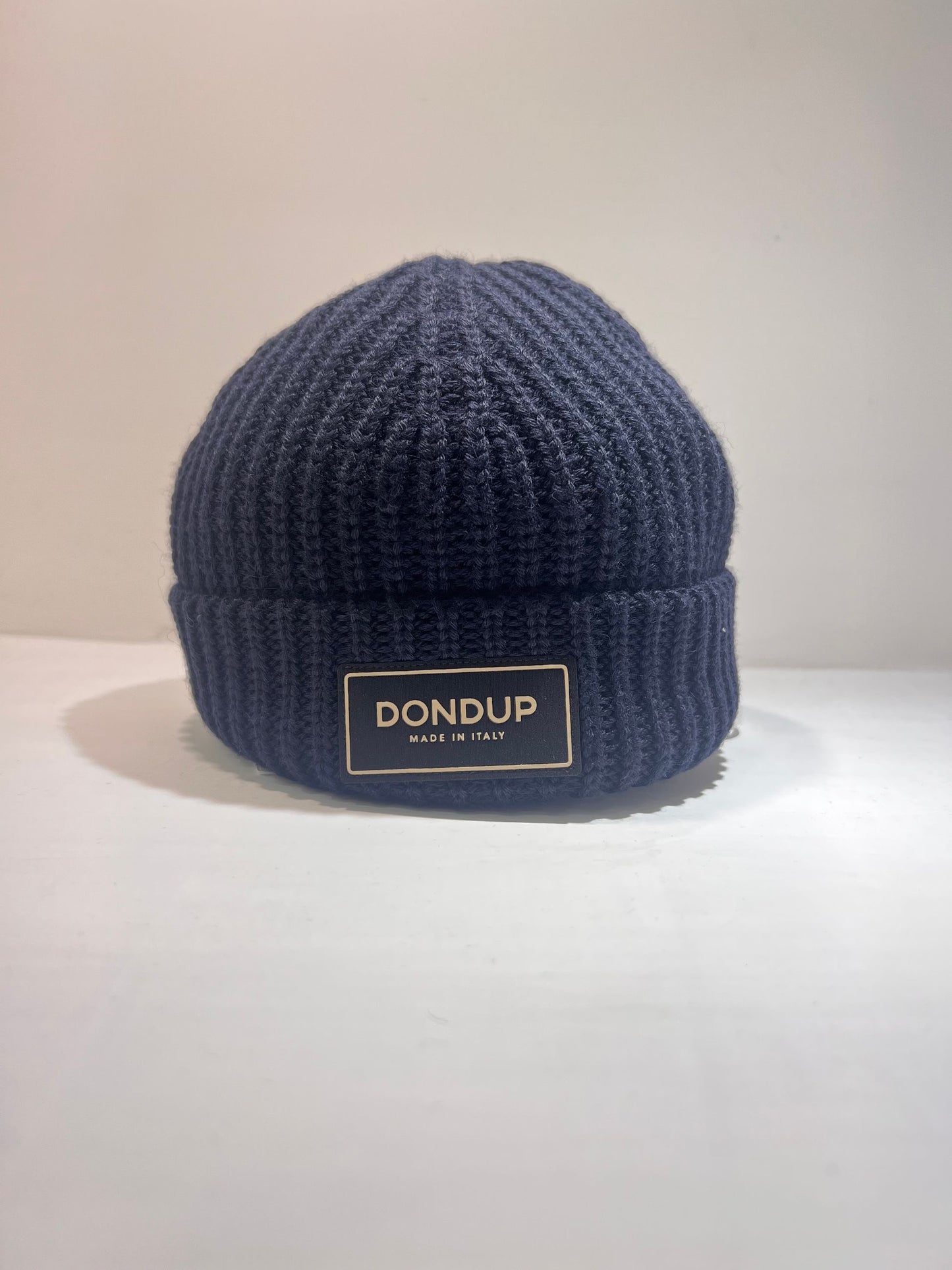 Cappello cuffia in lana con patch