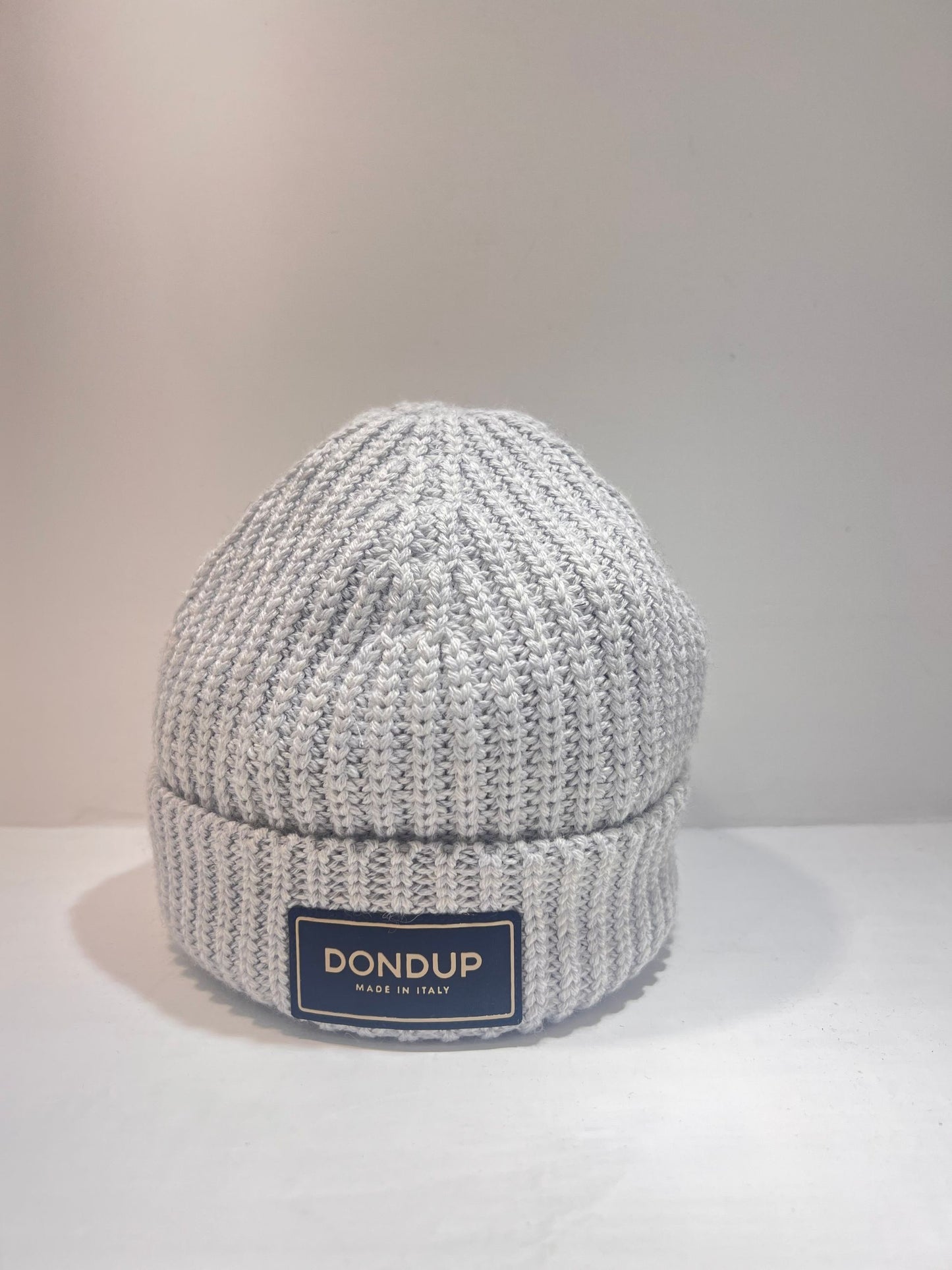 Cappello cuffia in lana con patch