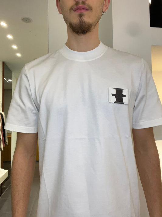 T-SHIRT CON PATCH BIANCO E NERO