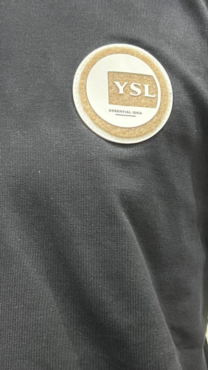 T-SHIRT CON PATCH ROTONDO