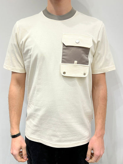 T-SHIRT CON TASCA